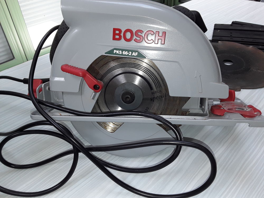 scie circulaire BOSCH PKS 66-2AF - 1600W utilis&eacute;e 2 fois Bricolage