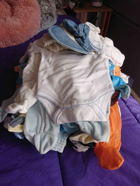 lot de 30 pièces pour bébé naissance 25 Oullins (69)