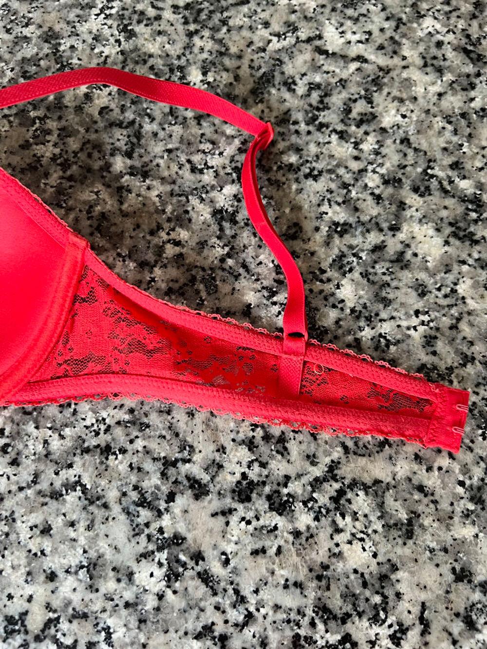 Soutien-Gorge Dentelle Rouge ? Taille 90B ? Neuf Vêtements