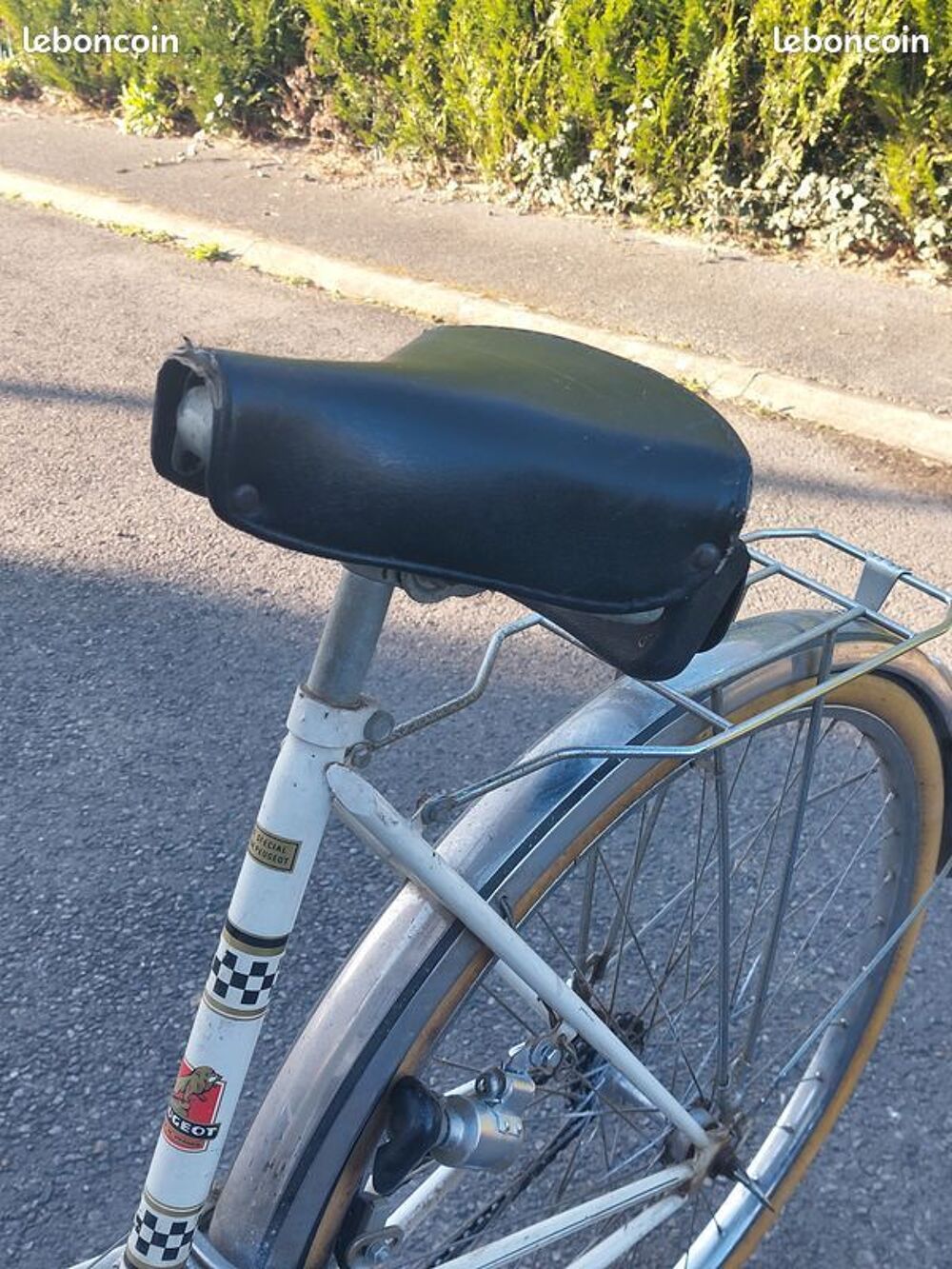 V&eacute;ritable v&eacute;lo de ville "vintage " PEUGEOT ann&eacute;es 1980 Vélos