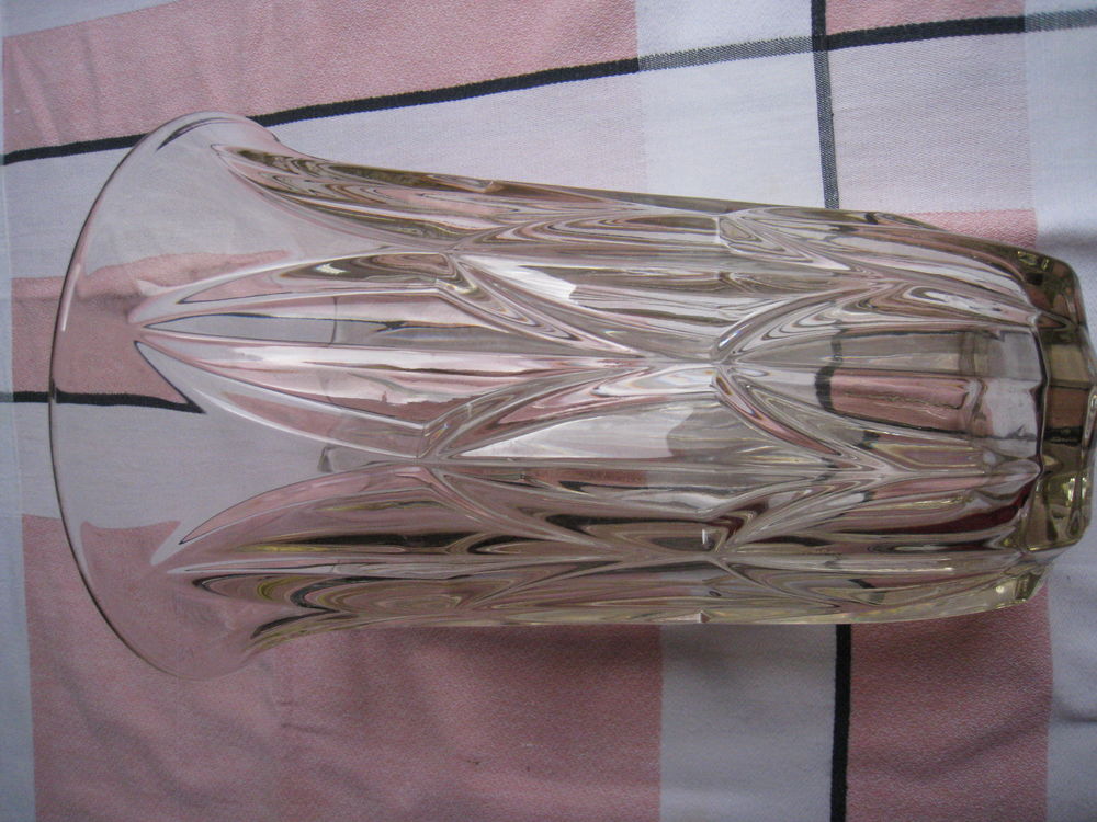Grand vase vintage en verre taill&eacute; Décoration