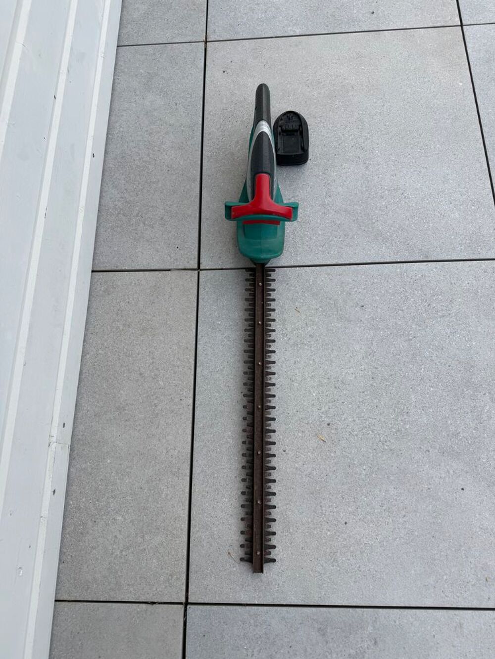 Taille-haie sans fil Bosch AHS 52 LI Jardin