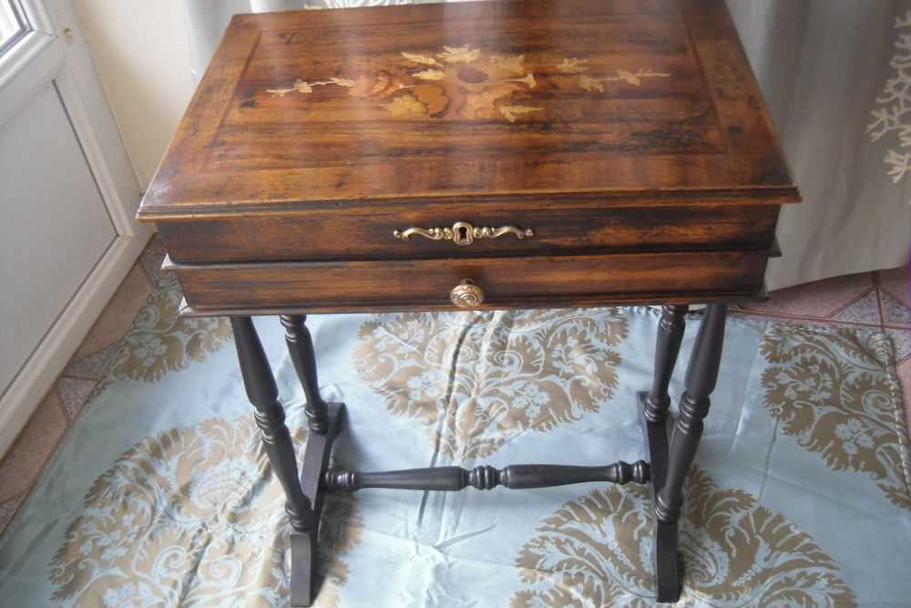 Table &agrave; bijoux Meubles