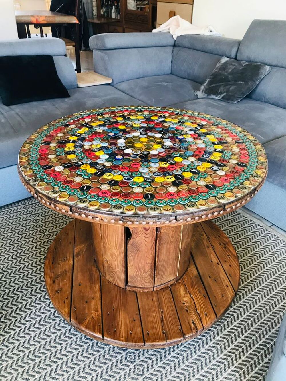 Table bar touret en bois capsules et r&eacute;sine epoxy Meubles