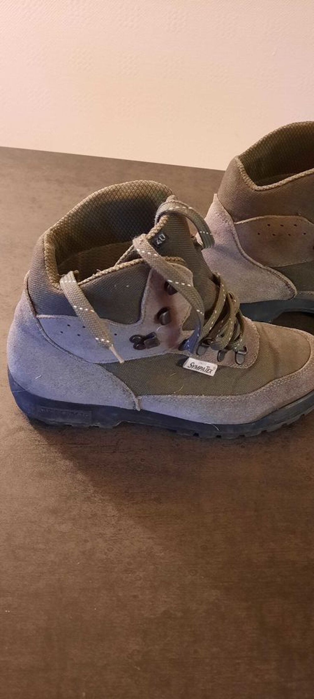 Chaussures montantes randonn&eacute;e Chaussures