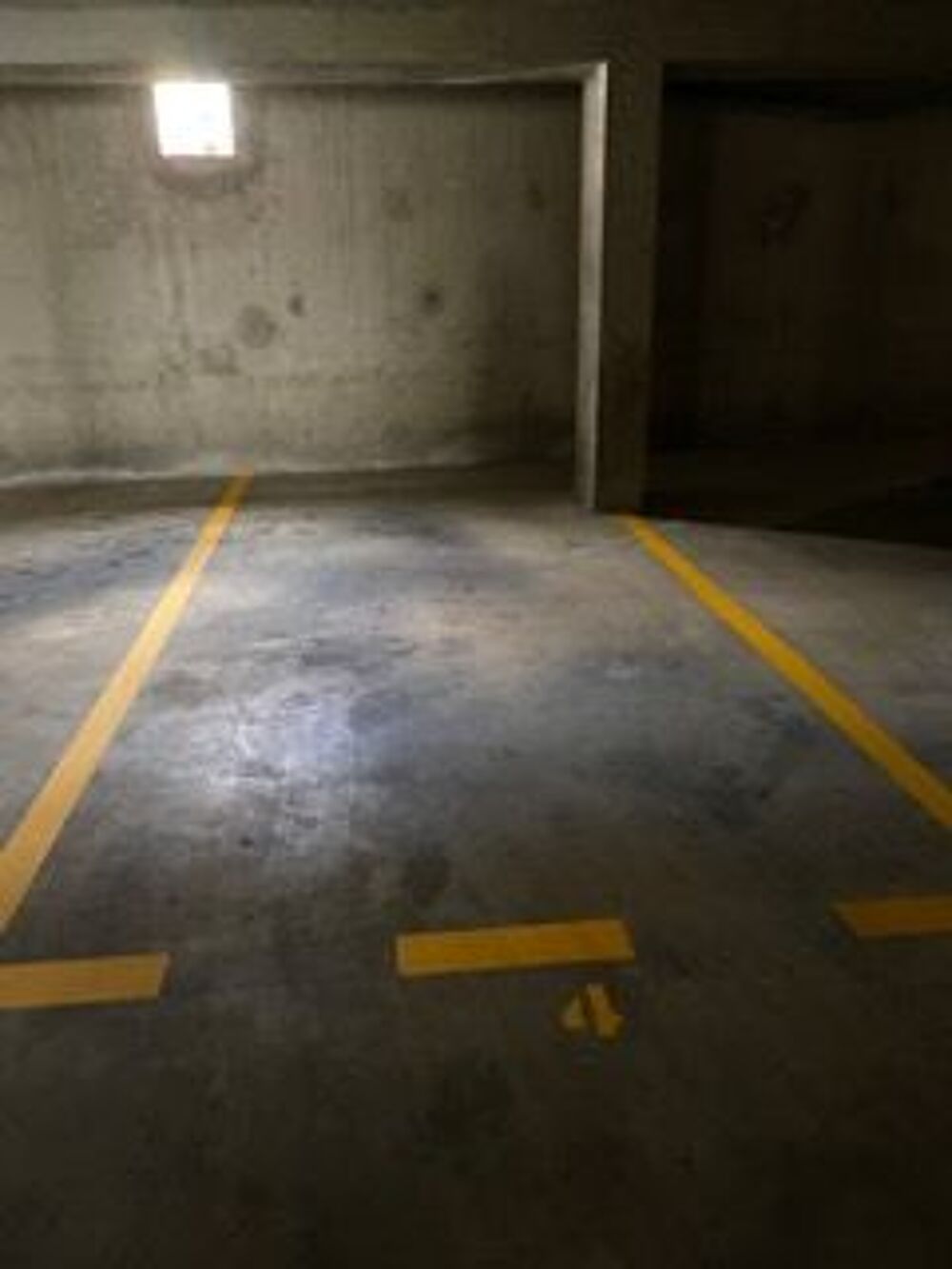 Location Parking/Garage PARKING / GARAGE véhicule 2 Roues ou Voiture Saint-Étienne