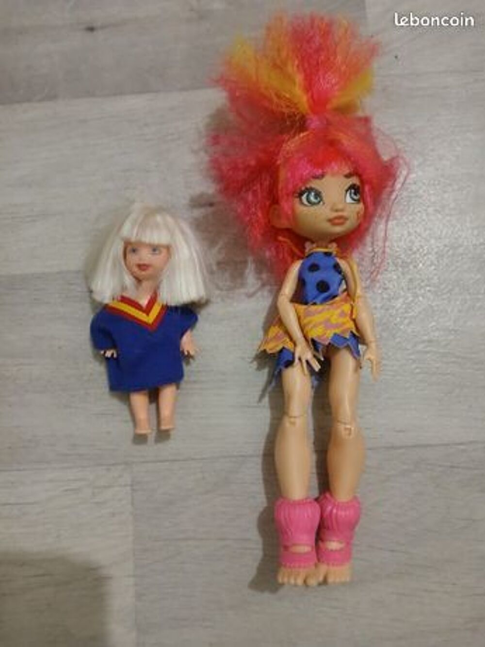 2 poup&eacute;es Jeux / jouets