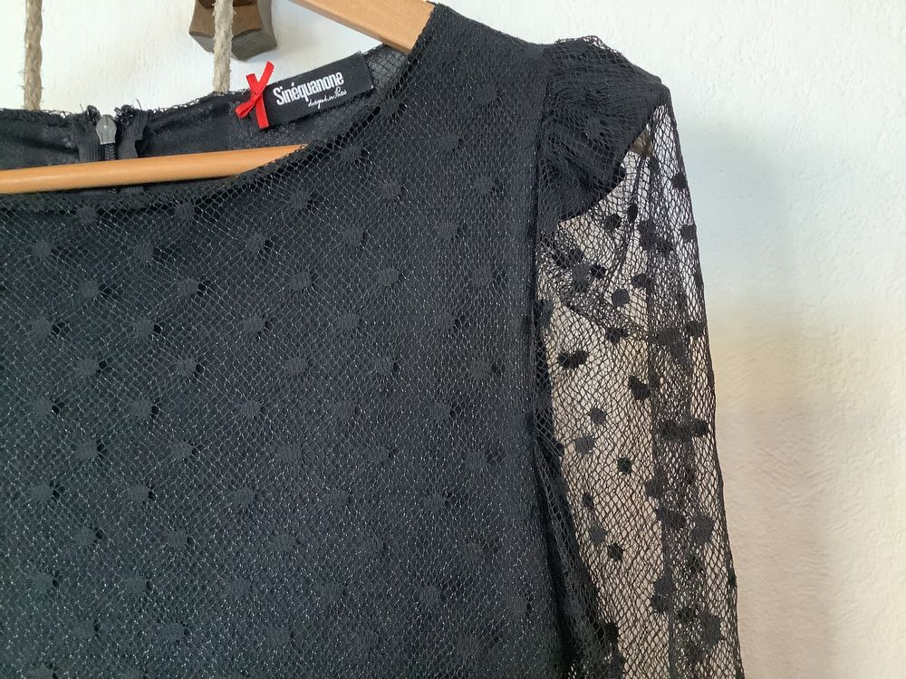 La petite Robe Noire en dentelle Vêtements