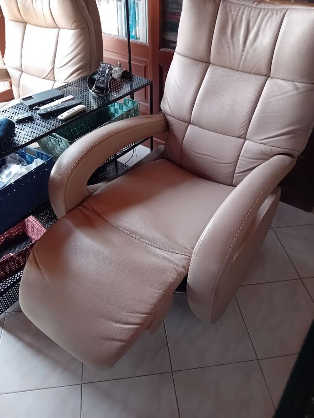 2 fauteuils electriques fonction relax . .
Meubles
