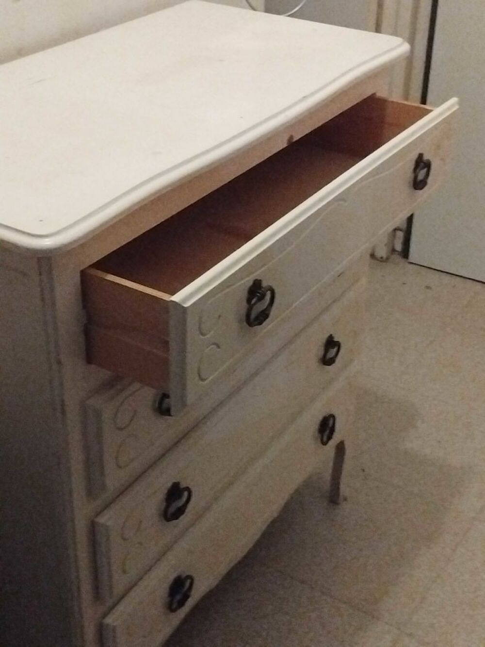 Petite commode en bois laque Meubles