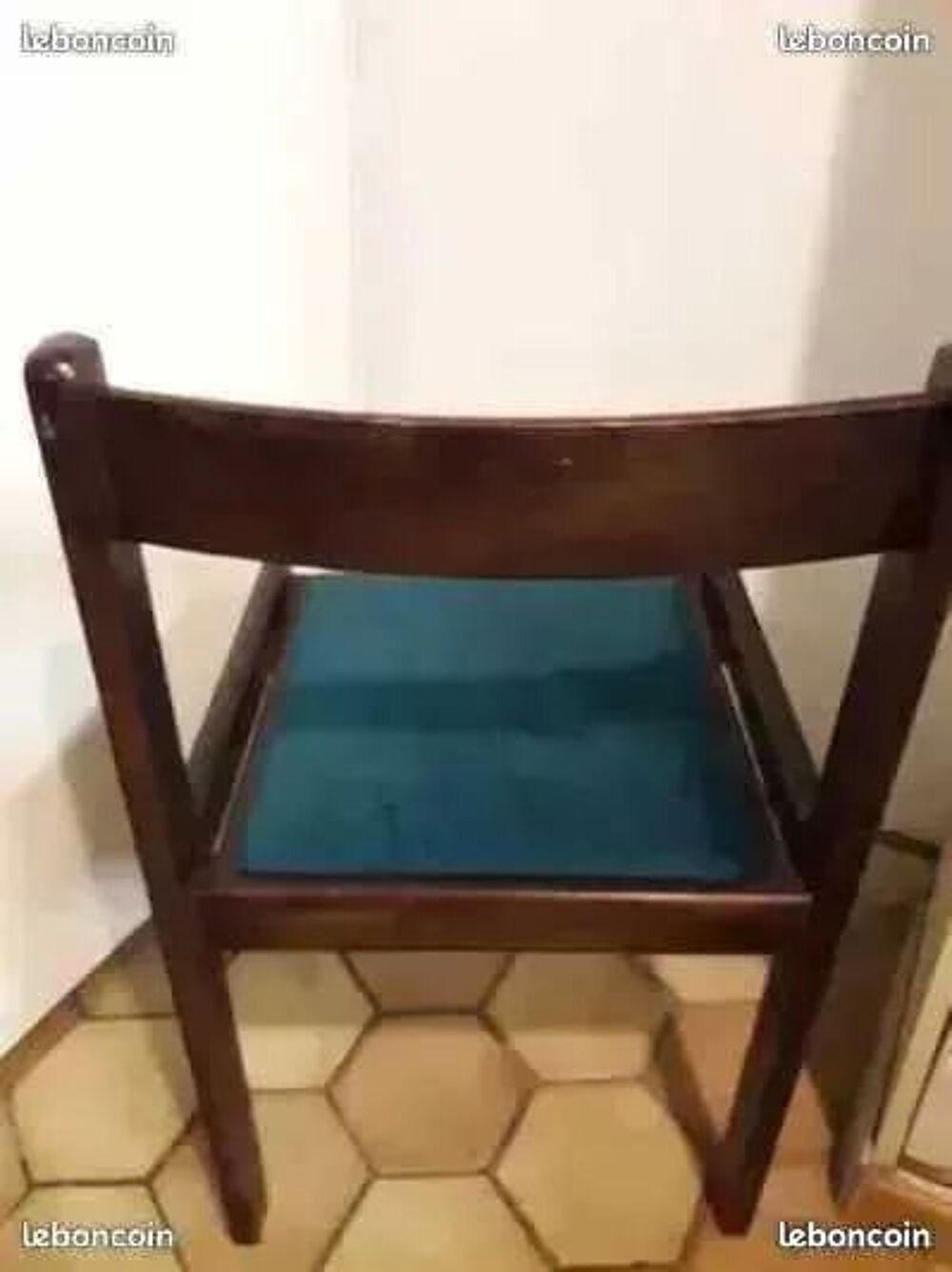 Quatre chaises d'int&eacute;rieur Meubles
