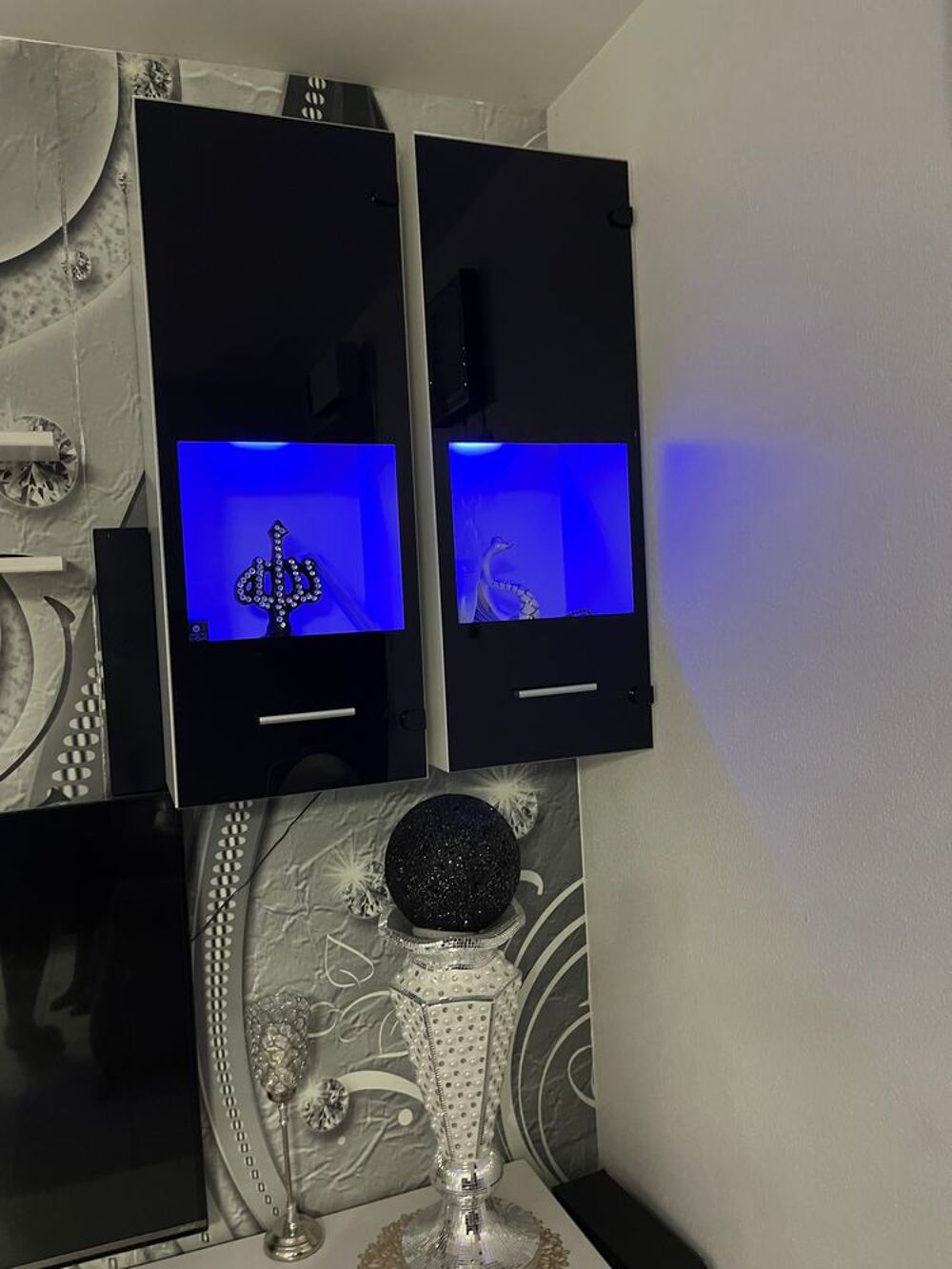 Meuble salon avec &eacute;tag&egrave;re mural en LED NOIR Meubles