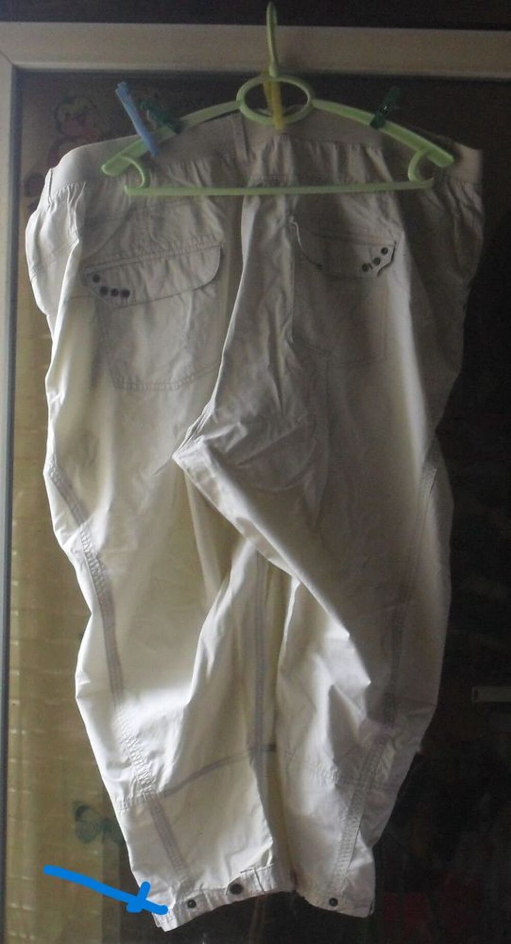 Pantalon pantacourt d'&eacute;t&eacute; blanc.
MSmode Vêtements