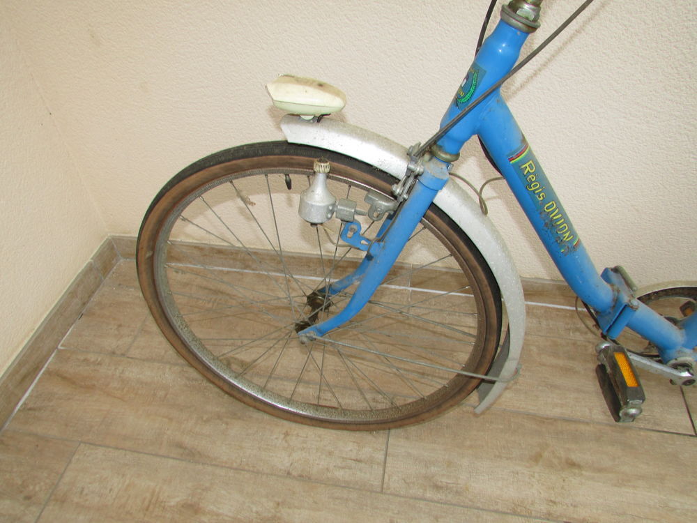 Ancien v&eacute;lo r&eacute;gis ovion Vélos
