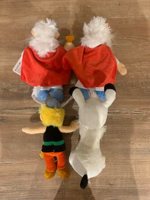 Lot de 4 peluches  \'\'  Astrix et Obelix  \'\' 6 Saleilles (66)