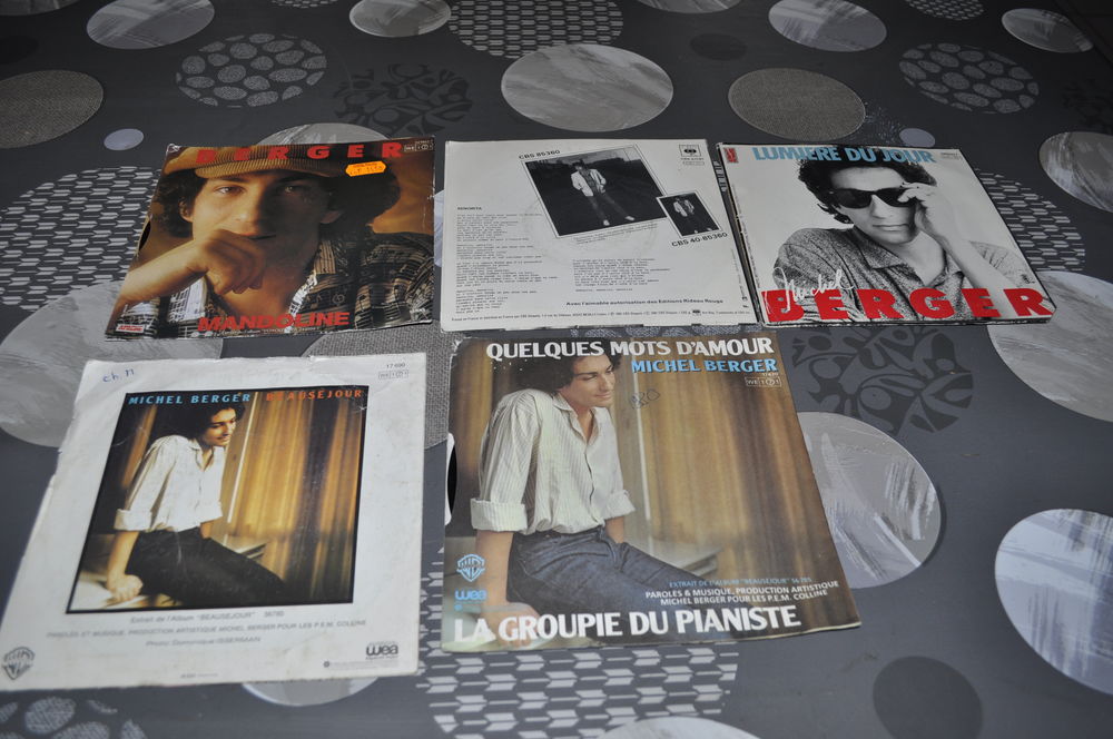 Lot de 45 tours vinyles avec entre autre &quot;Michel Berger &quot; CD et vinyles
