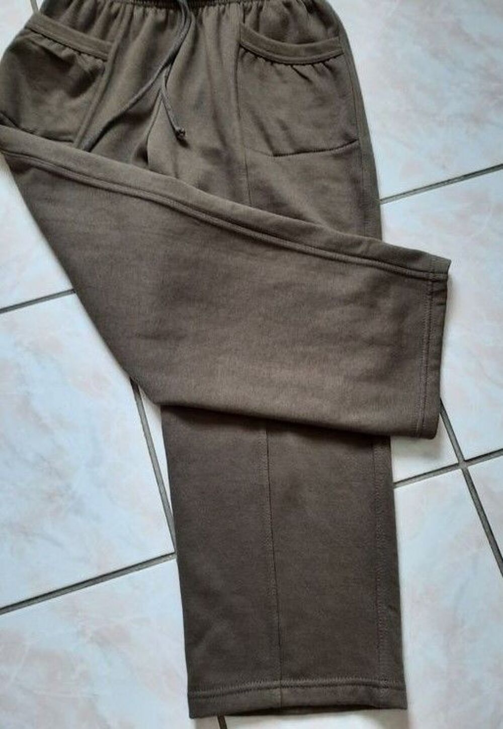 Pantacourt femme - pantalon mi long kaki T 38 - 40 neuf Vtements