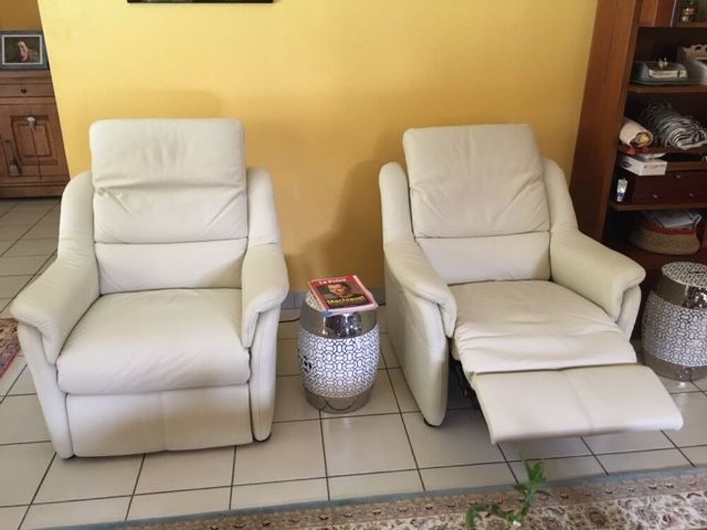 cuir 3 pl + 2 fauteuils relax &eacute;lectrique Meubles