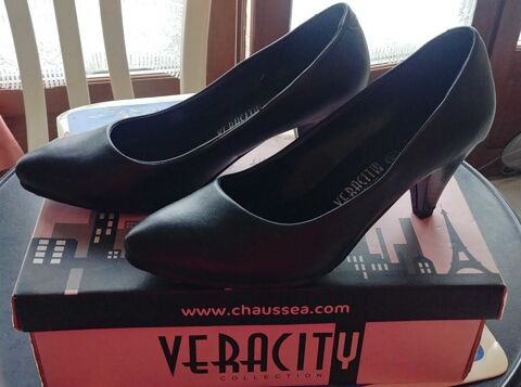chaussures Noires Neuves femme P37 Marque Veracity 12�. A venir chercher sur place, j'accepte que du liquide Saint-M�dard-en-Jalles (33)