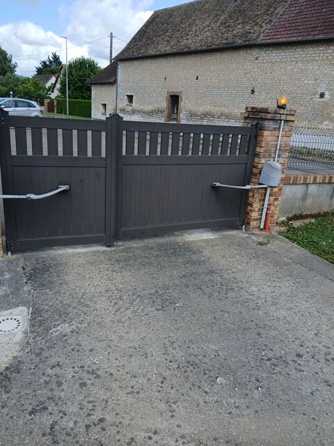 Portail en aluminium
350 Le Vaudreuil (27)