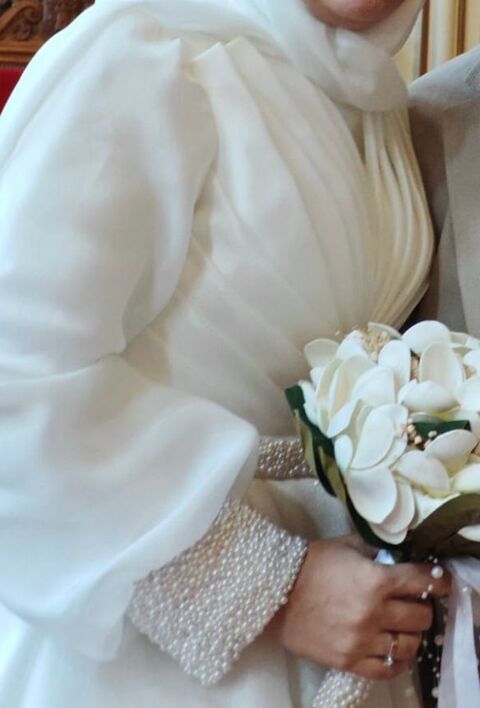 Robe lgante et Raffine - Parfait de Chic et detail
600 Coubron (93)
