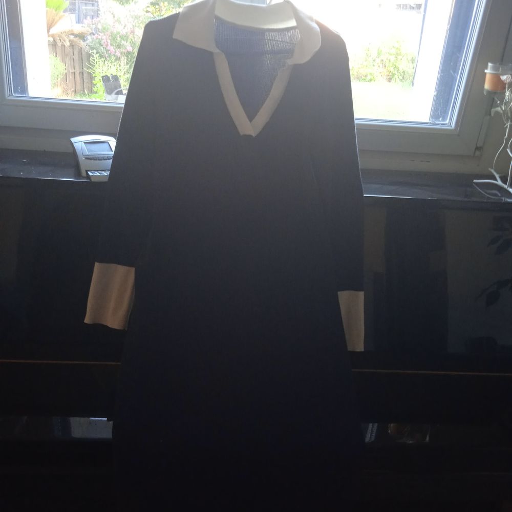 Robe longue marque shein taille L coloris marine et encolure Vêtements