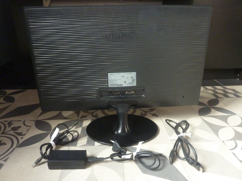 &Eacute;cran Samsung S24D330H 24 Pouces Matériel informatique