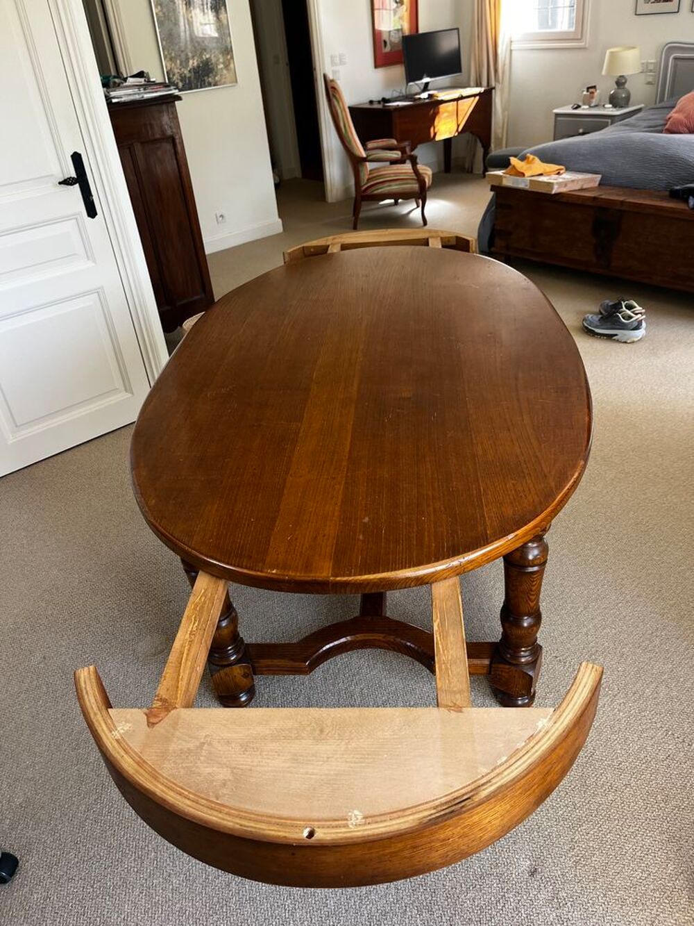 table en ch&ecirc;ne massif avec des rallonges Meubles