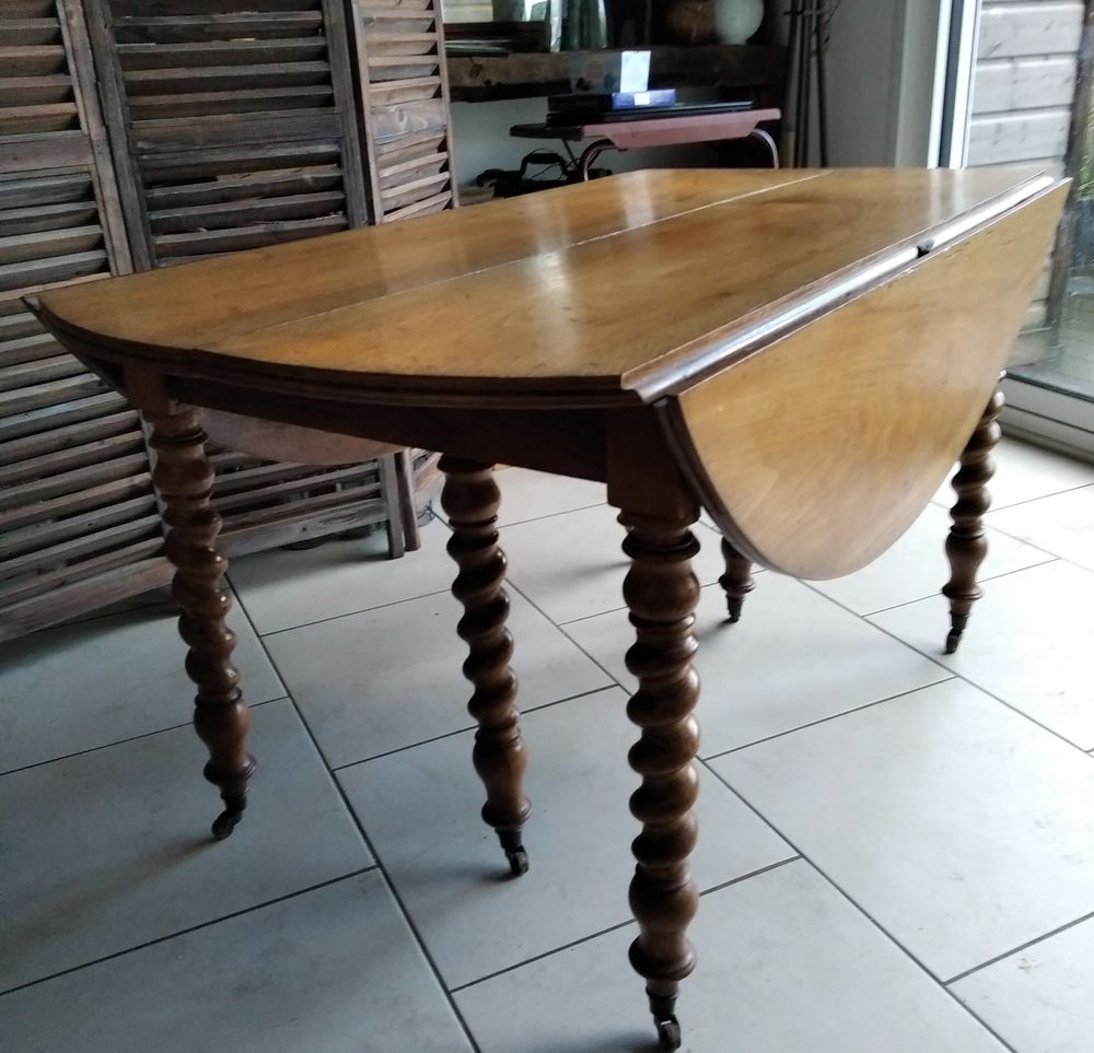 TABLE RONDE ANCIENNE NOYER Meubles