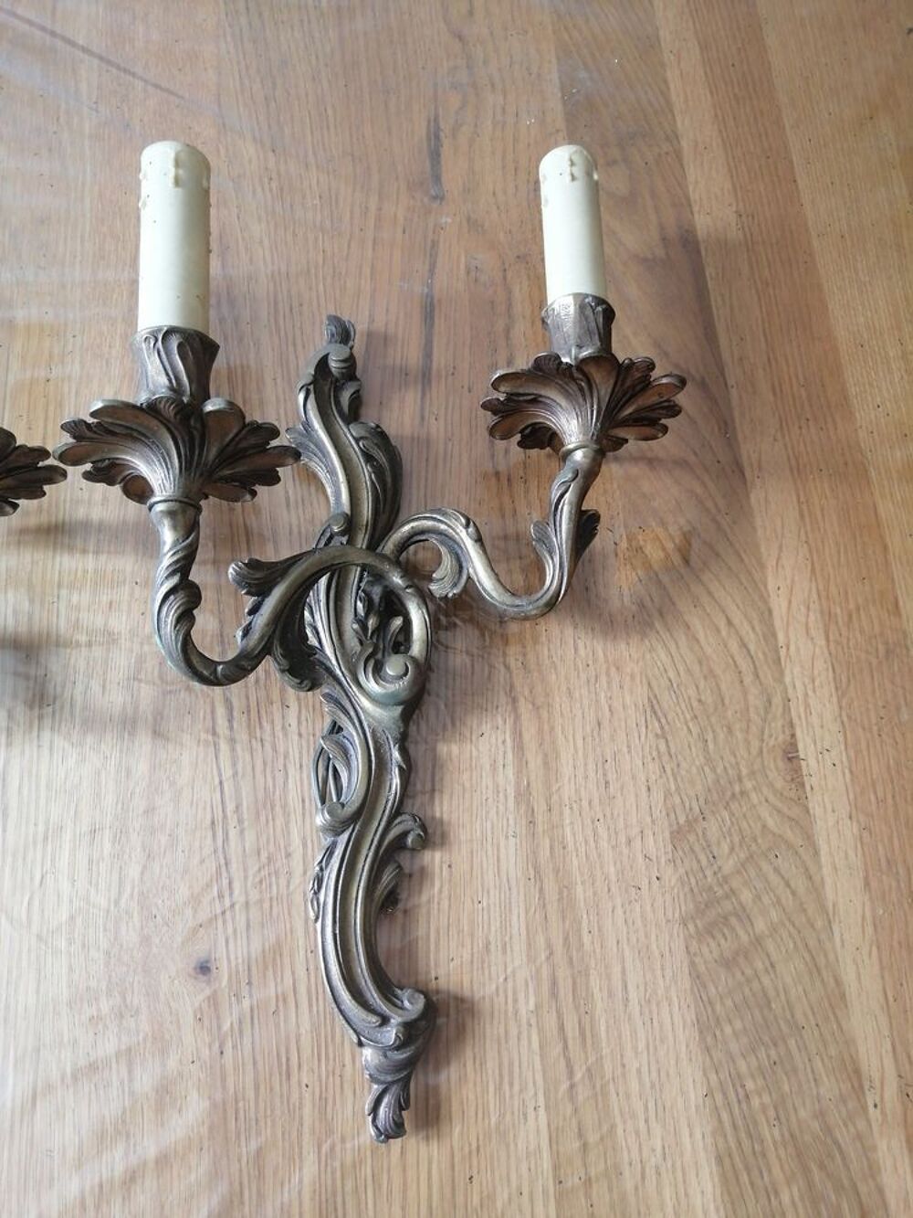 PAIRE D'APPLIQUE EN BRONZE STYLE LOUIS XV ROCAILLE
Décoration