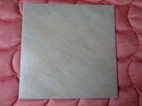 5 CARREAUX DE CARRELAGE BEIGE AVEC MOTIFS EN RELIEF 0 Plouigneau (29)