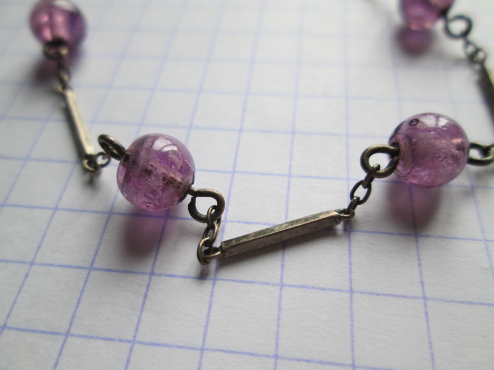 Bracelet fin m&eacute;tal argent&eacute; et perles violettes Bijoux et montres