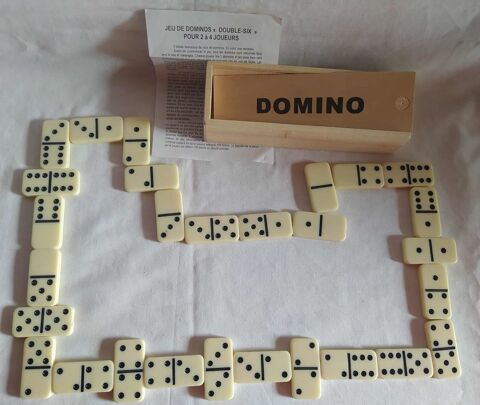 Dominos avec plumier en bois
5 Condal (71)
