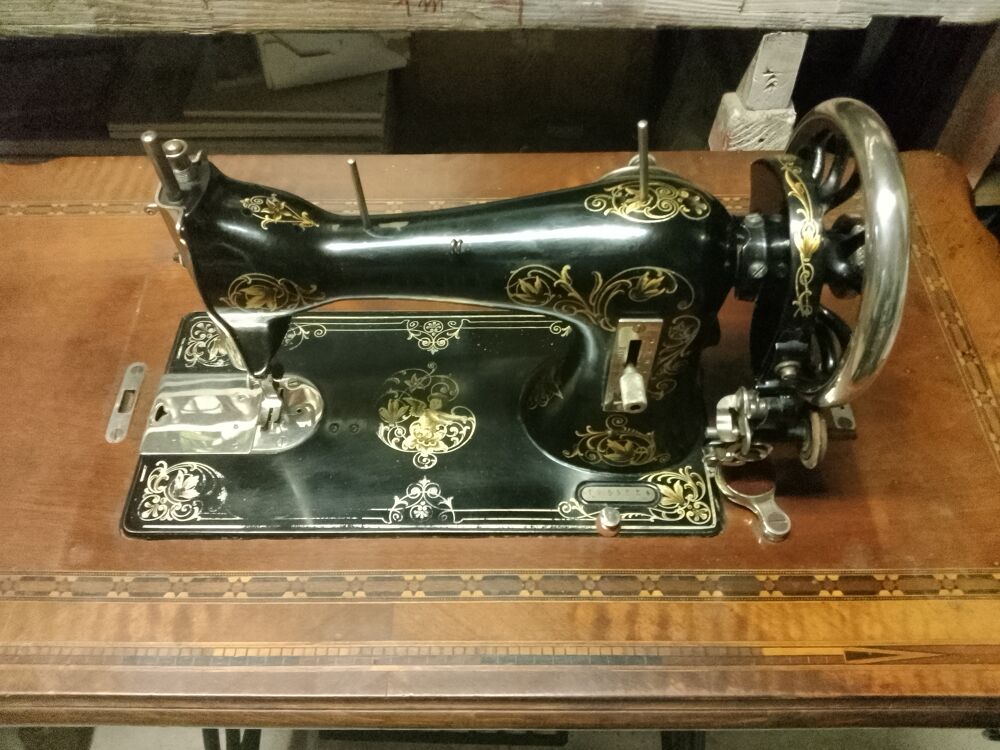 Machine &agrave; coudre Meubles
