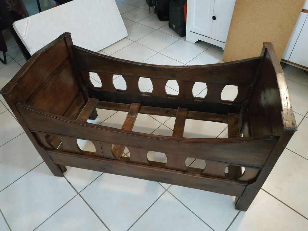 Lit enfant ancien Puériculture