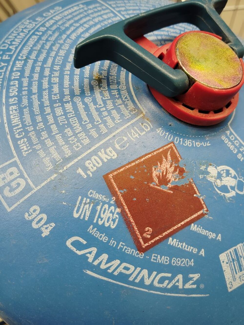 R&eacute;servoir CAMPING GAZ INTERNATIONAL type 904 NEUF et PLEIN Jardin