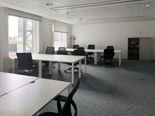   Grand espace de bureau adaptable chez Regus LA DÉFENSE, Tour Ariane Puteaux Puteaux