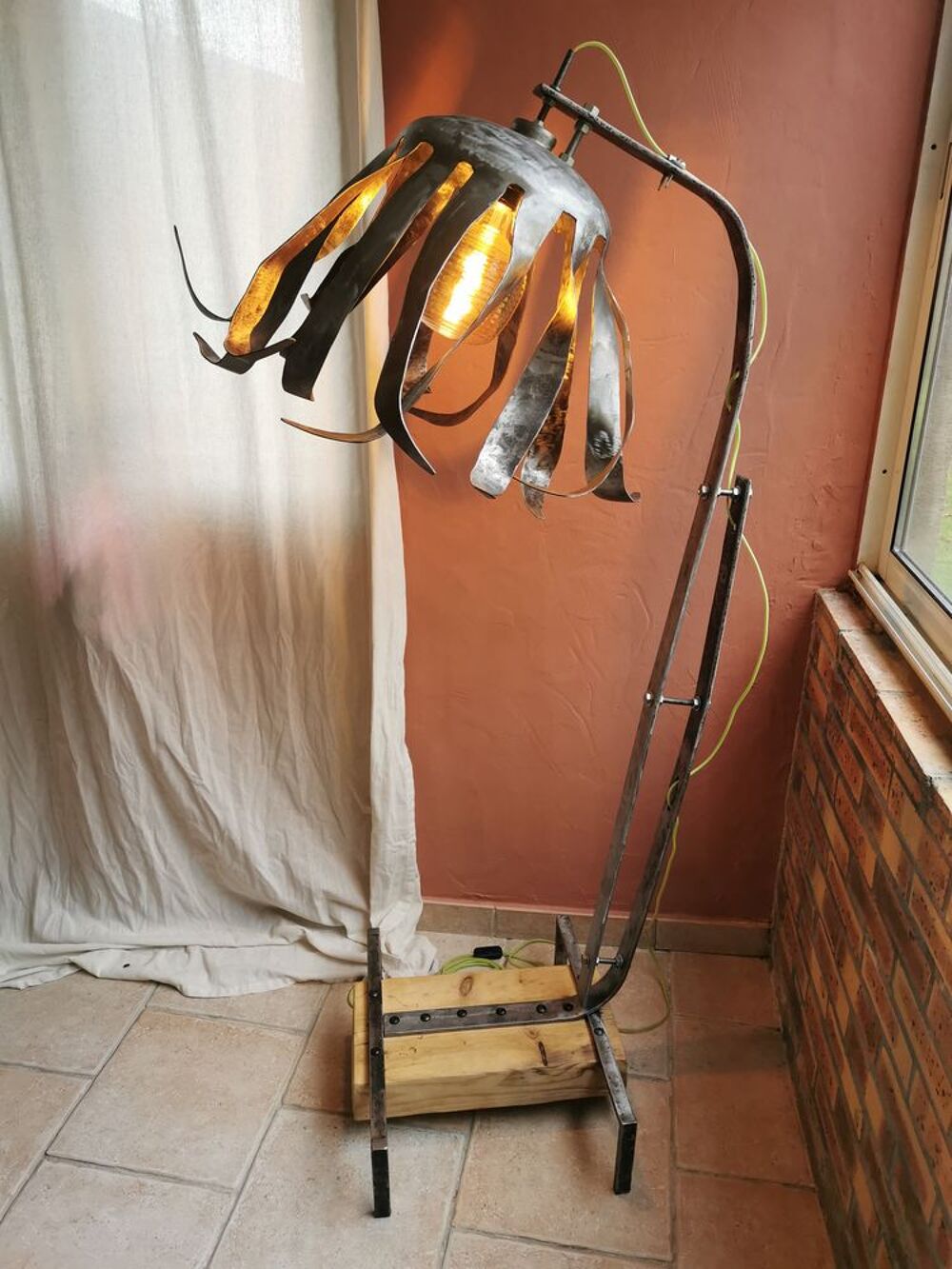 Lampe en acier bois Décoration