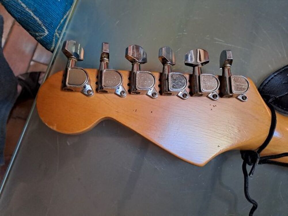  Guitare Fender Stratocaster made in Usa N&deg;: E483757 Instruments de musique