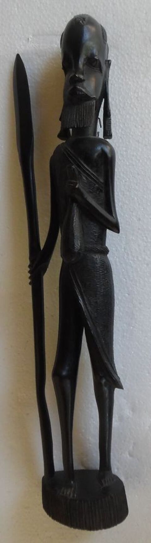 Statuette vintage en bois d'ébène 
Hauteur: 43 centimètres 50 Castries (34)