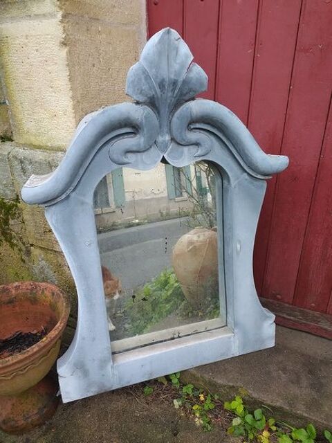 Grand Miroir Lucarne Oeil de Boeuf Zinc Style Art Nouveau
350 Loches (37)