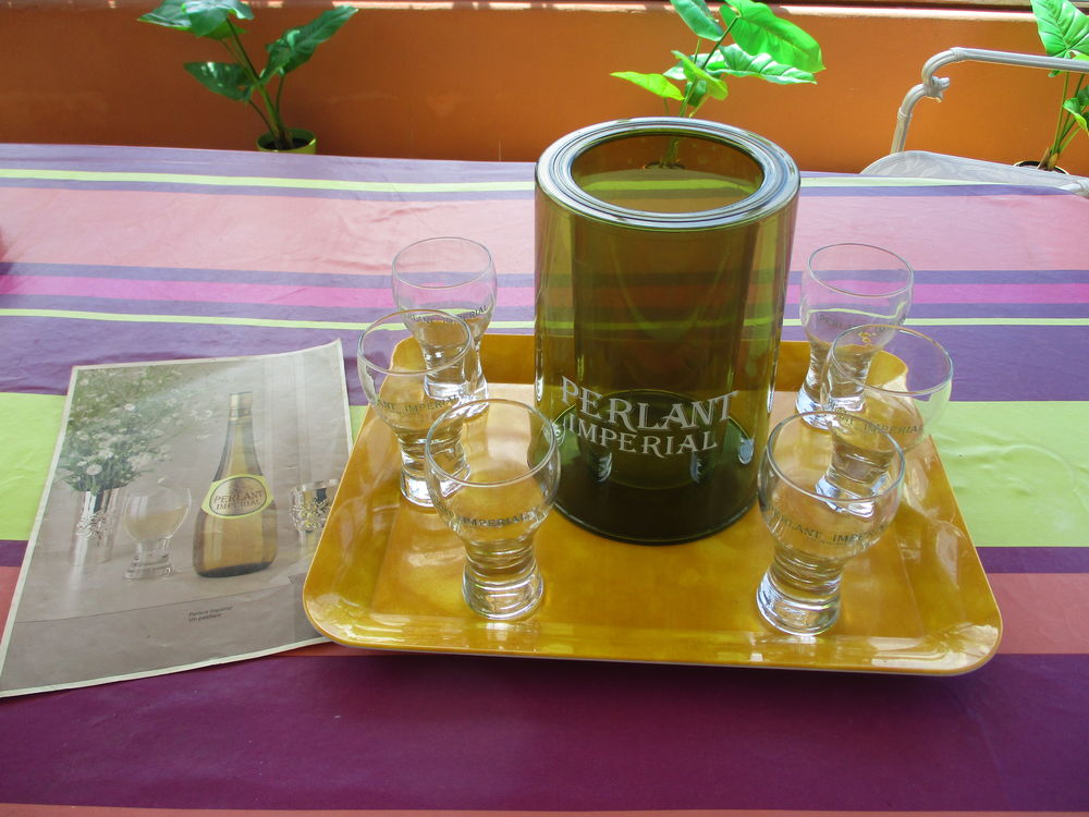 Lot seau et 12 verres " PERLANT IMPERIAL" vin p&eacute;tillant. Décoration