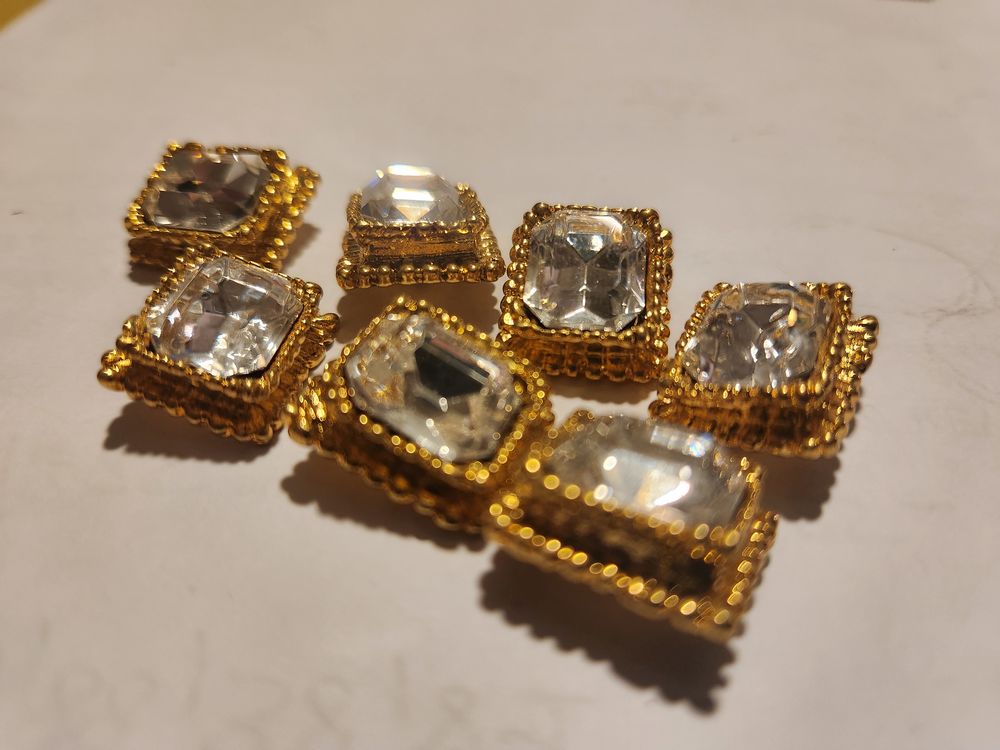 Lot de 7 Boutons rectangle dor&eacute; strass crystal Bijoux et montres