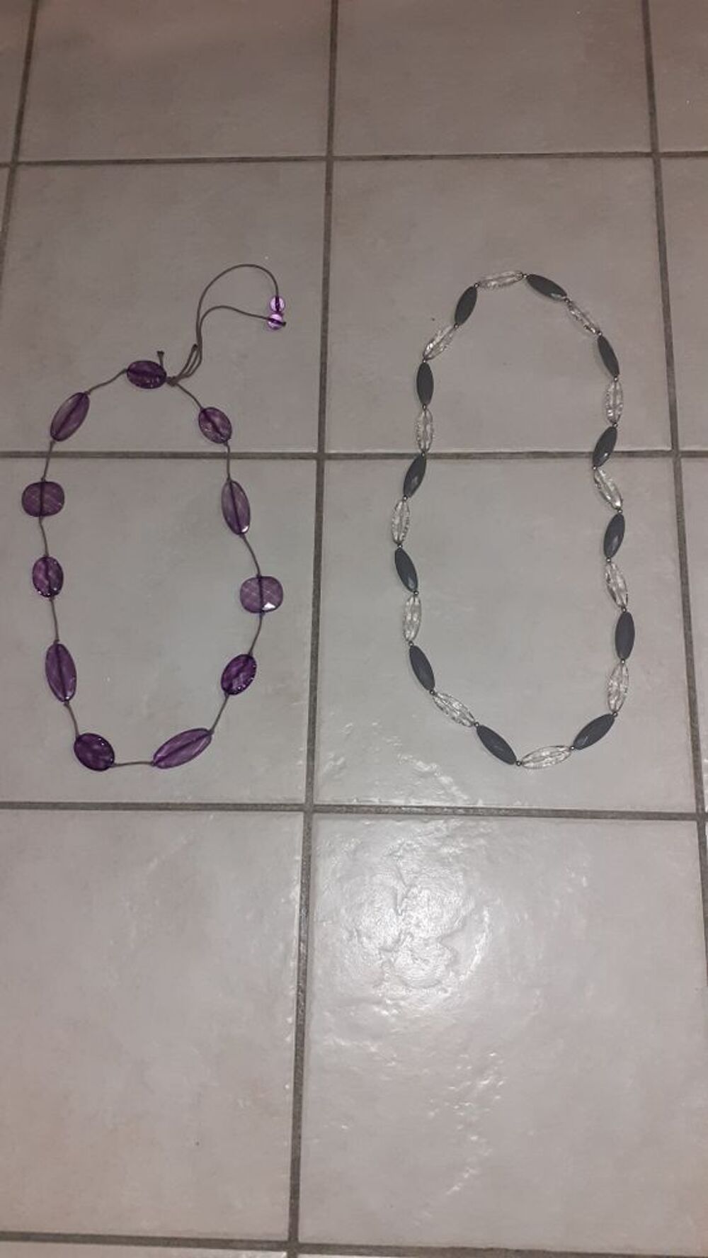 colliers grosses perles plastiques Bijoux et montres