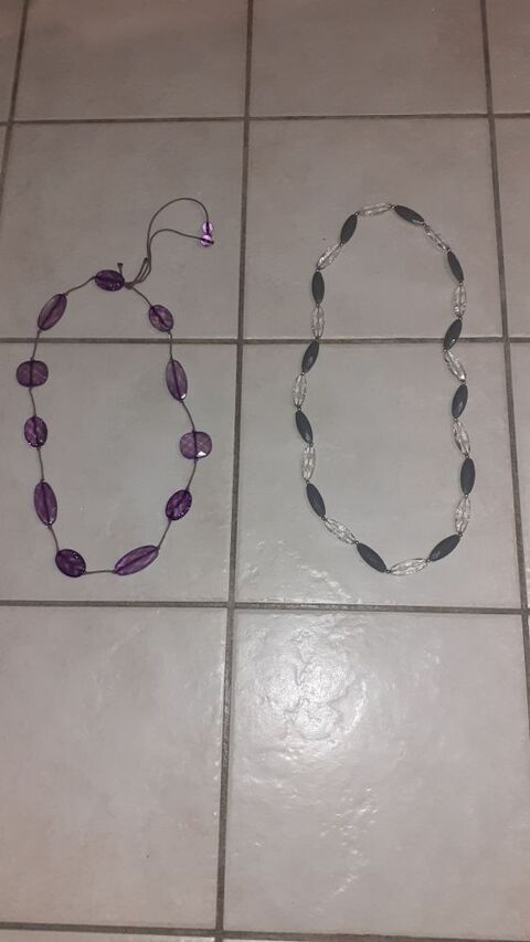 colliers grosses perles plastiques 3 Montcarra (38)