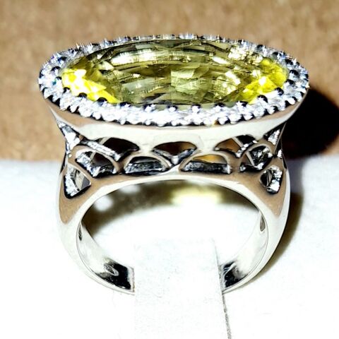 Bague : Or Gris, Quartz Jaune Oval, entourage Diamants 5500 Briantes (36)