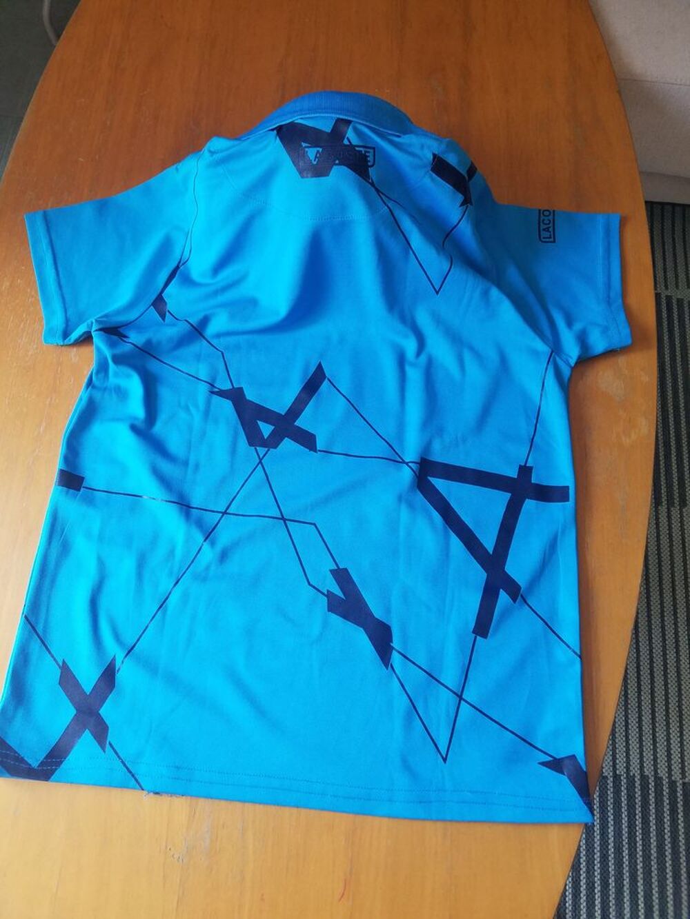 Polo bleu Lacoste en bon &eacute;tat Vêtements