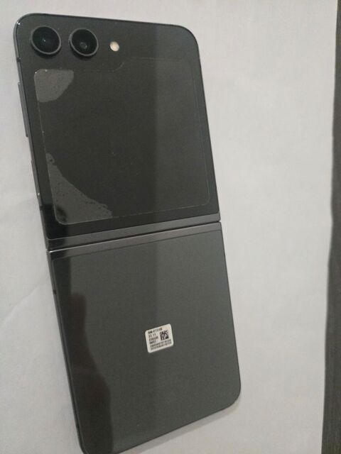 Tel portable Z Flip5, état neuf 77 400 Chelles (77)