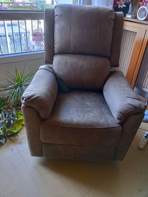 Fauteuil lectrique releveur 360 Montreuil (93)