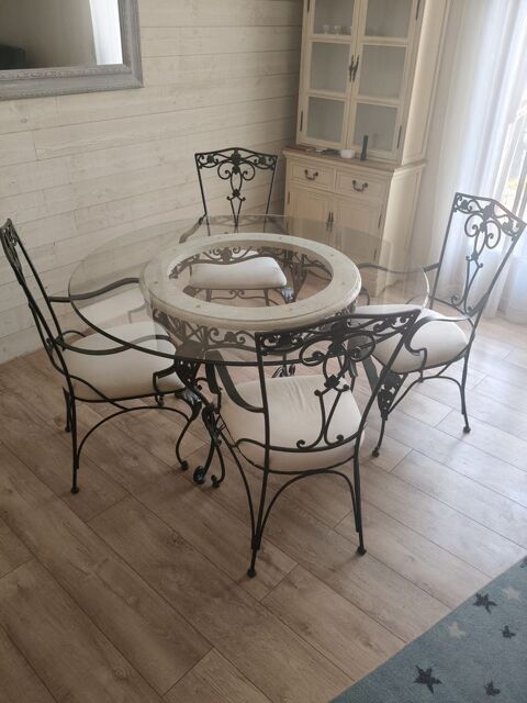 Table ronde et ses 4 chaises en fer forgé 300 Béziers (34)